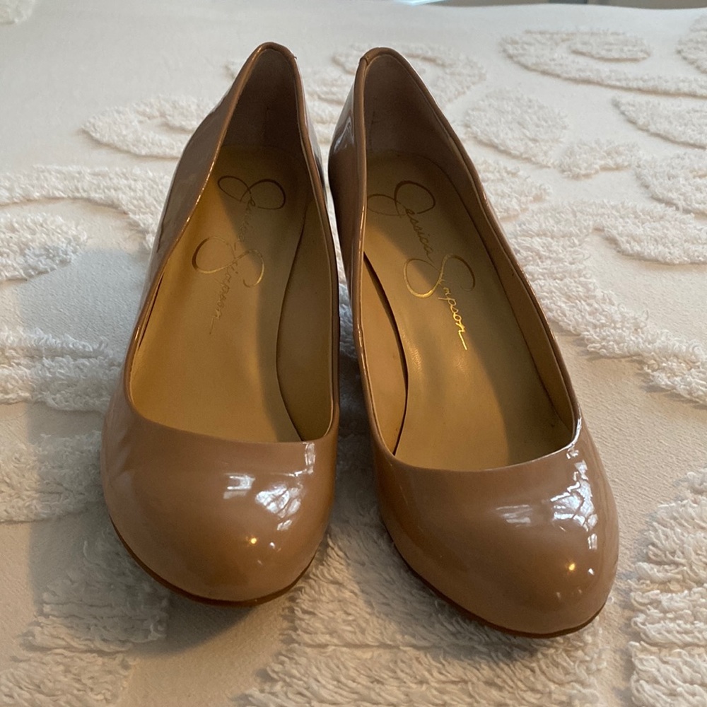 Jessica Simpson tan platform pumps size 9